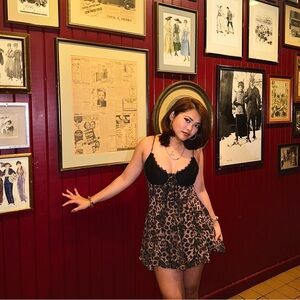 Meet your Posher, Leslie